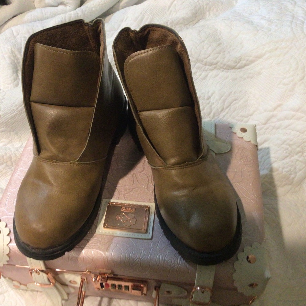 Slip on boots